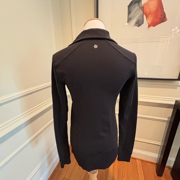 Lululemon Jacket 🖤 - Picture 2 of 7